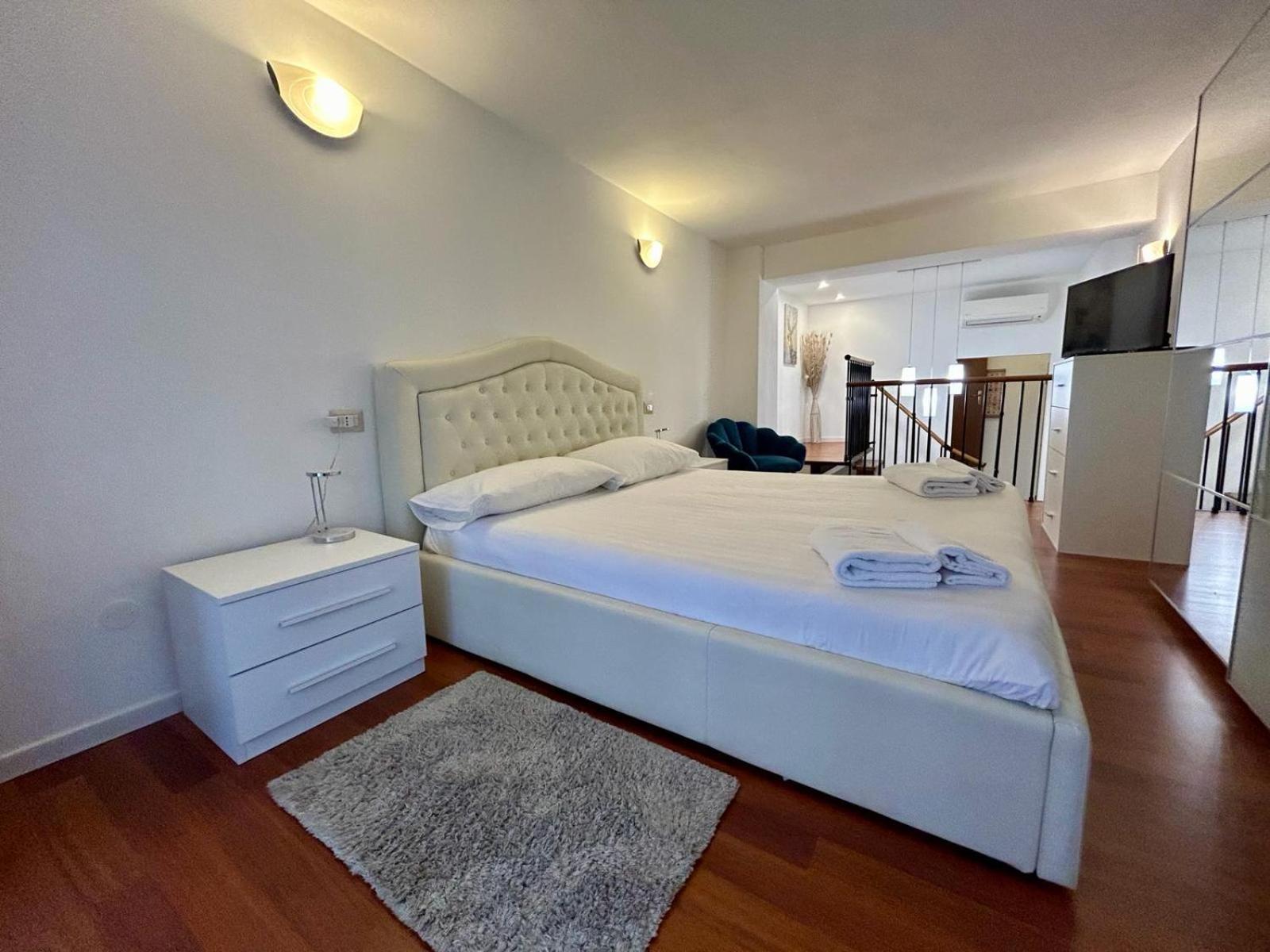 Kibilu - Via Tolmezzo - Ospedale San Raffaele - Stazione Di Lambrate Lägenhet Milano Exteriör bild